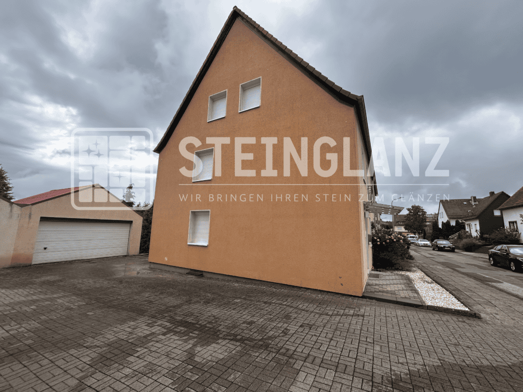 Giebelfassade nach der Reinigung durch Steinglanz