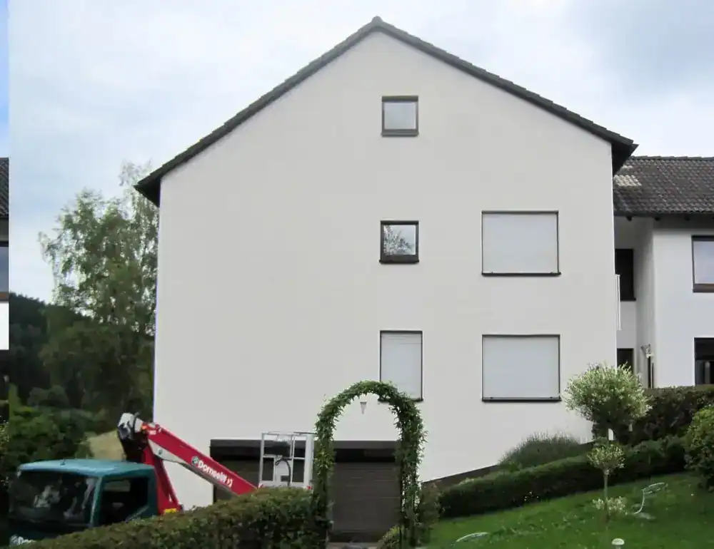 Frisch gereinigte Hausfassade