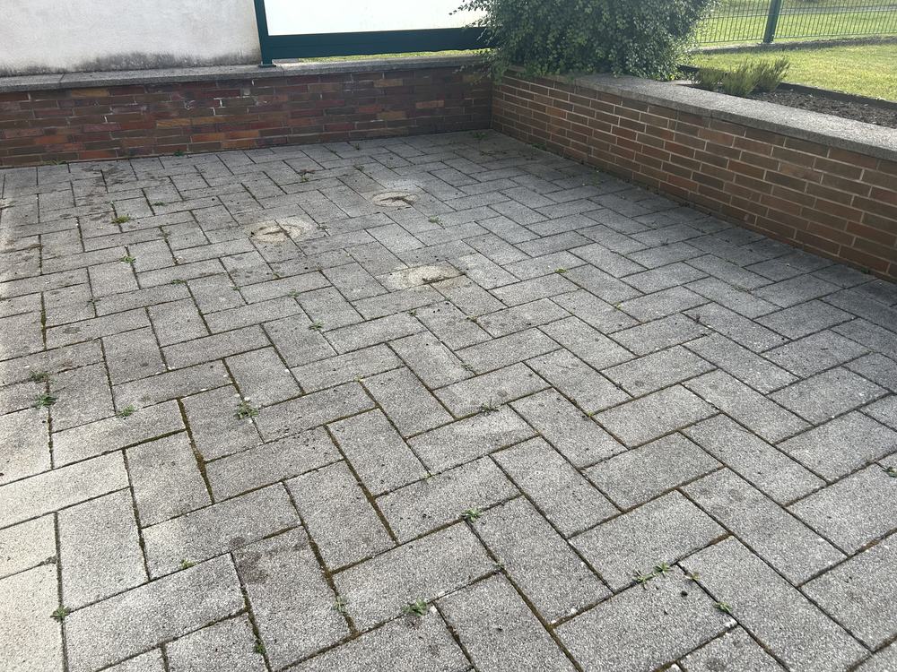 Terrassenecke vor der Reinigung