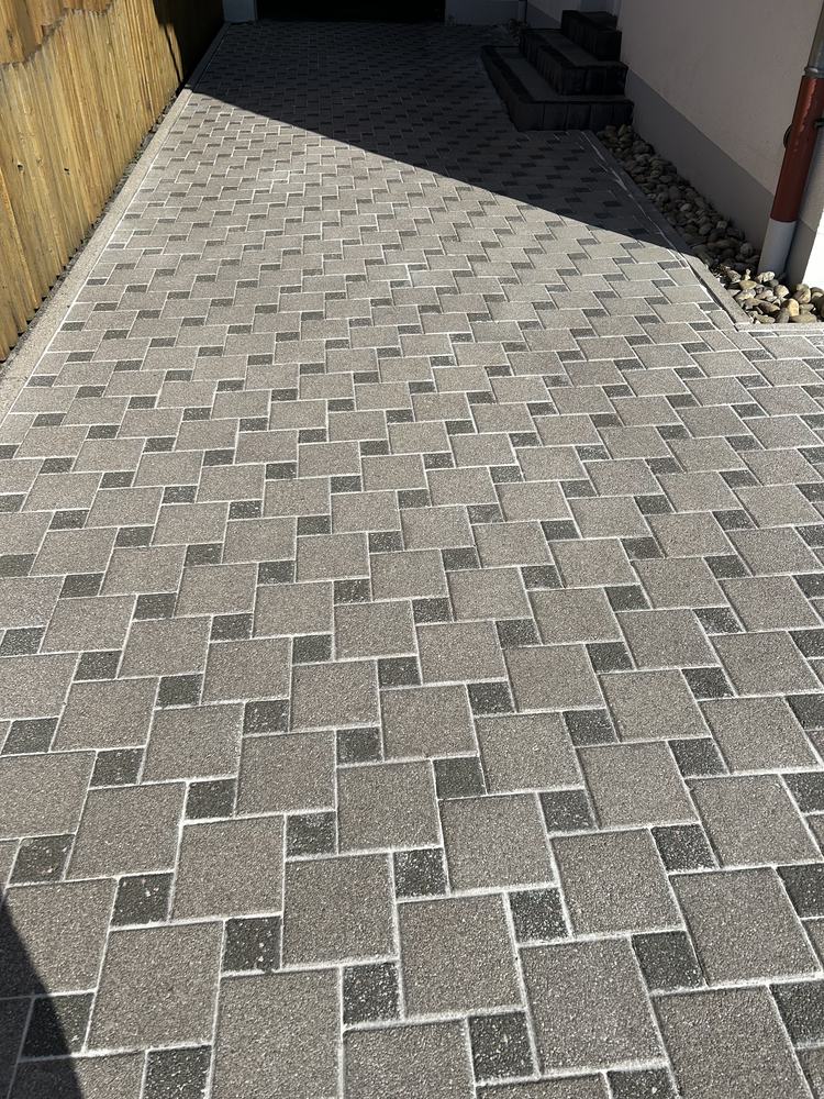 Dieselbe Terrasse nach der Reinigung durch Steinglanz